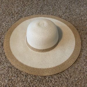 Floppy sun hat